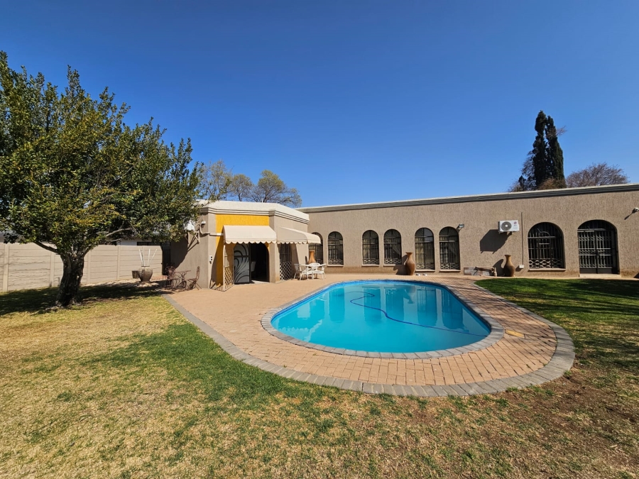 4 Bedroom Property for Sale in Jim Fouchepark Free State